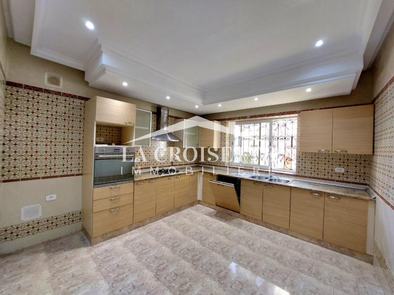 Appartement S+3 avec jardin à Gammarth